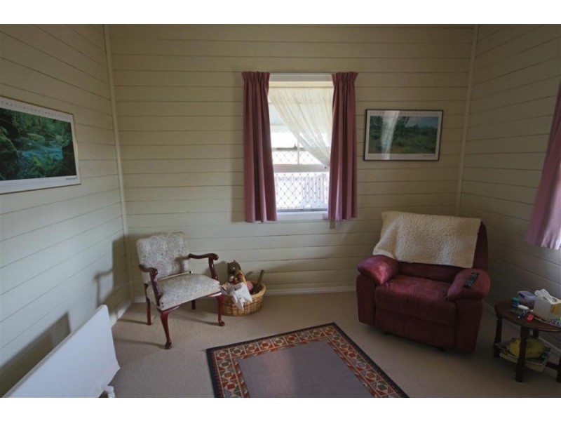 228 Bulwer Street, Tenterfield NSW 2372