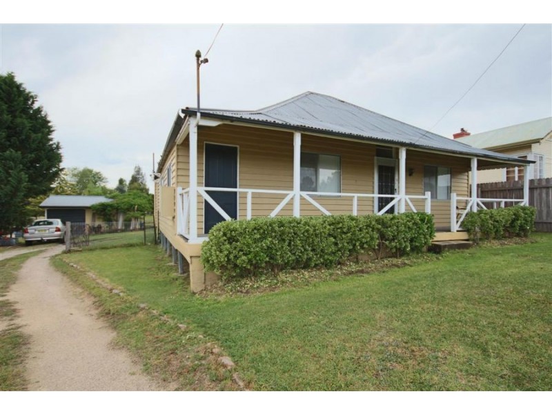 106 Miles Street, Tenterfield NSW 2372