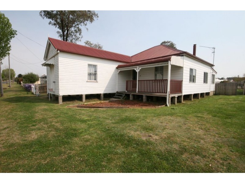 38 Margaret Street, Tenterfield NSW 2372