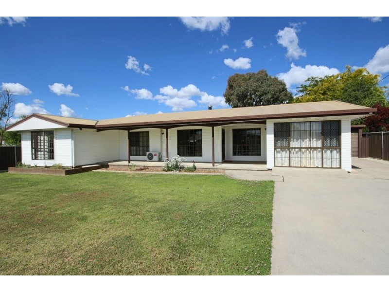 83 Wood Street, Tenterfield NSW 2372