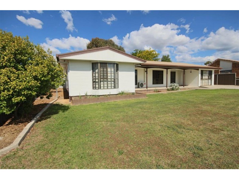 83 Wood Street, Tenterfield NSW 2372