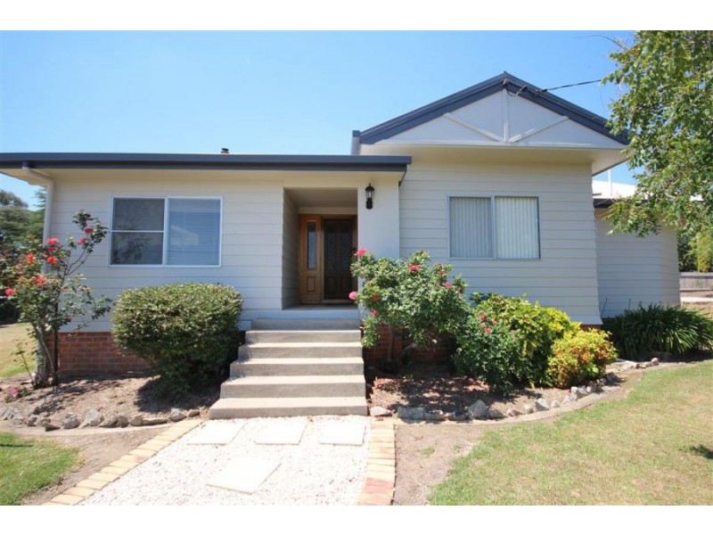 92 Martin Street, Tenterfield NSW 2372