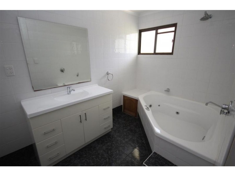 150 Pelham Street, Tenterfield NSW 2372