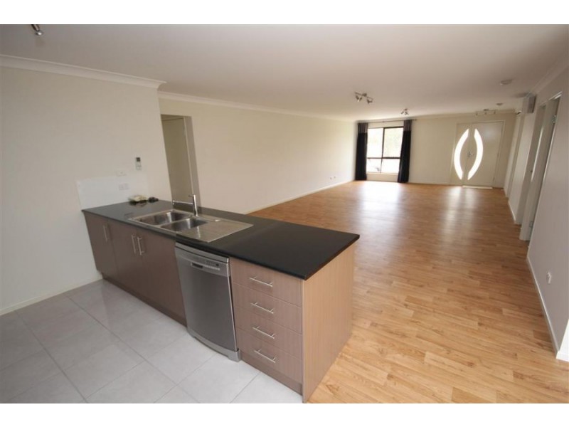 22 Laird Street, Tenterfield NSW 2372