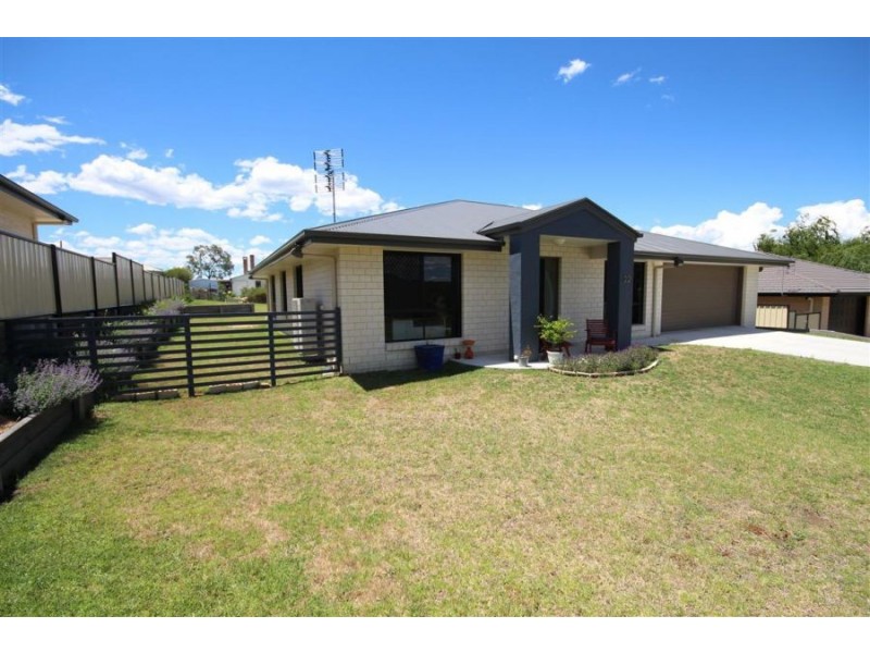 22 Laird Street, Tenterfield NSW 2372