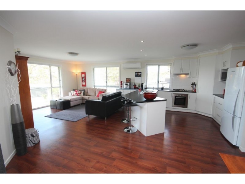 11 Parkes Drive, Tenterfield NSW 2372