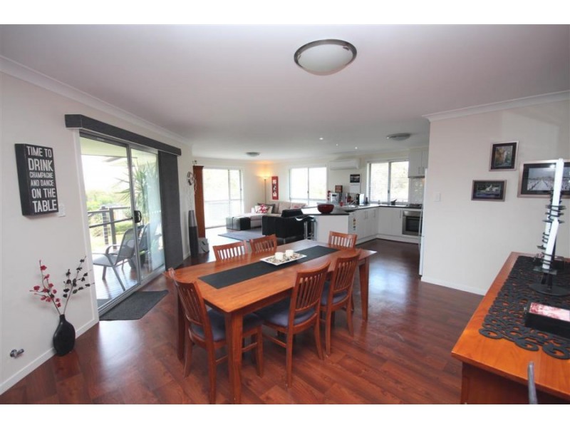 11 Parkes Drive, Tenterfield NSW 2372