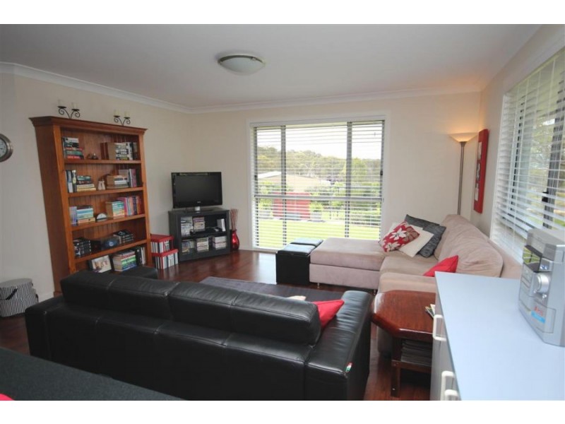 11 Parkes Drive, Tenterfield NSW 2372