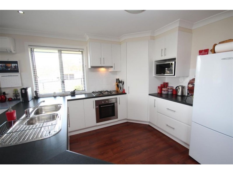 11 Parkes Drive, Tenterfield NSW 2372