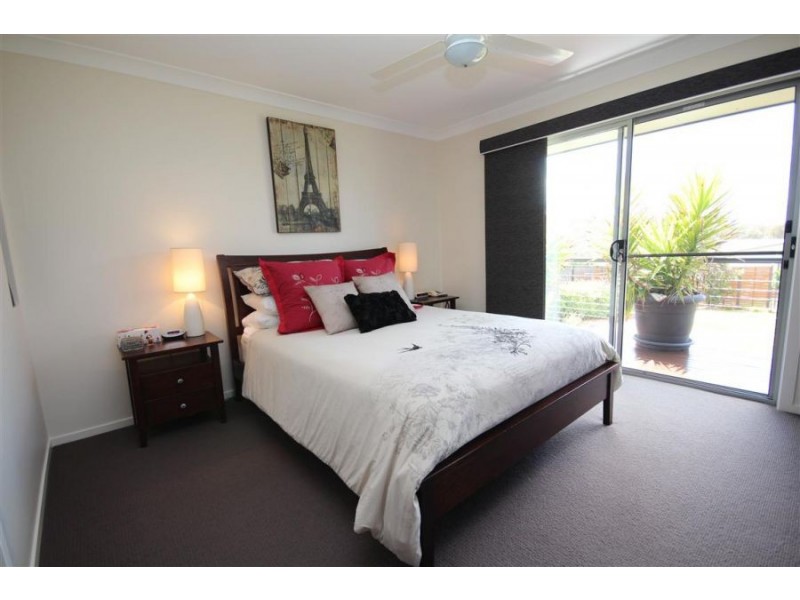 11 Parkes Drive, Tenterfield NSW 2372