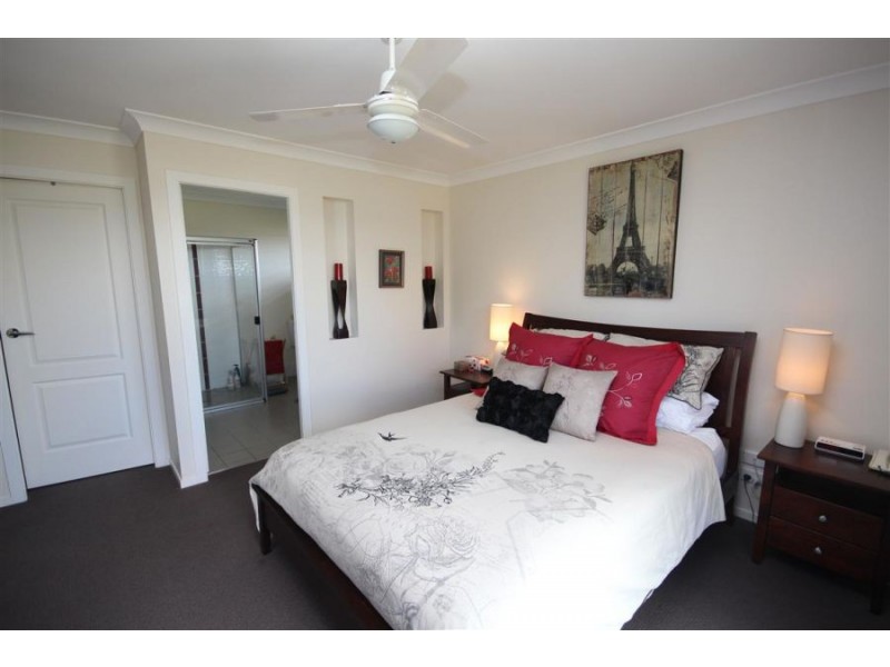 11 Parkes Drive, Tenterfield NSW 2372