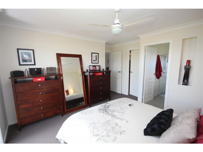 11 Parkes Drive, Tenterfield NSW 2372
