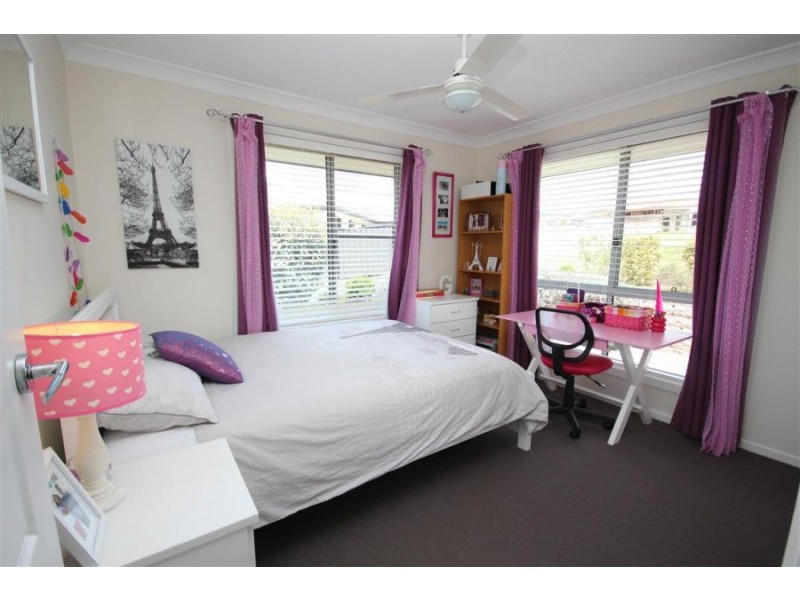 11 Parkes Drive, Tenterfield NSW 2372