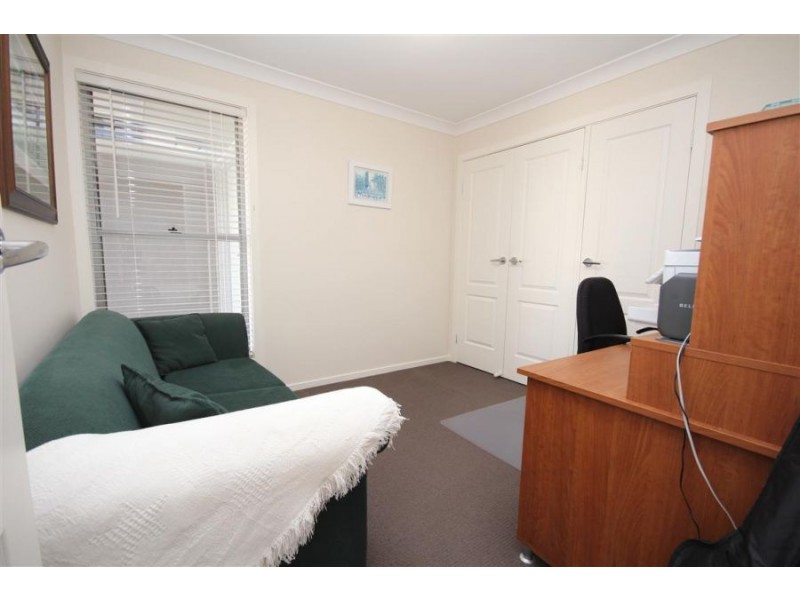 11 Parkes Drive, Tenterfield NSW 2372