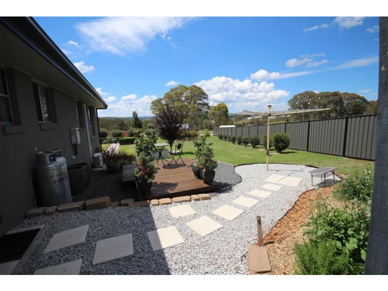 11 Parkes Drive, Tenterfield NSW 2372