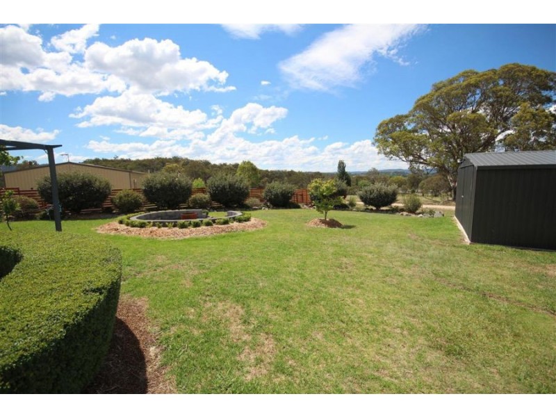 11 Parkes Drive, Tenterfield NSW 2372