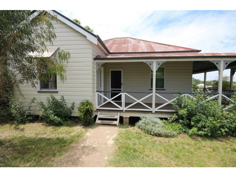 34 Molesworth Street, Tenterfield NSW 2372