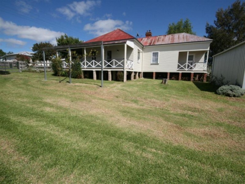 34 Molesworth Street, Tenterfield NSW 2372