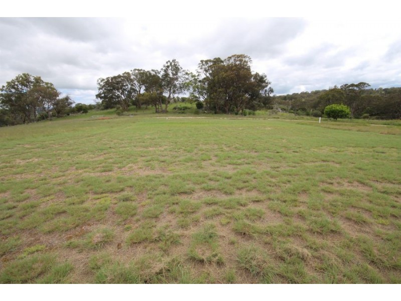 25 Parkes Drive, Tenterfield NSW 2372