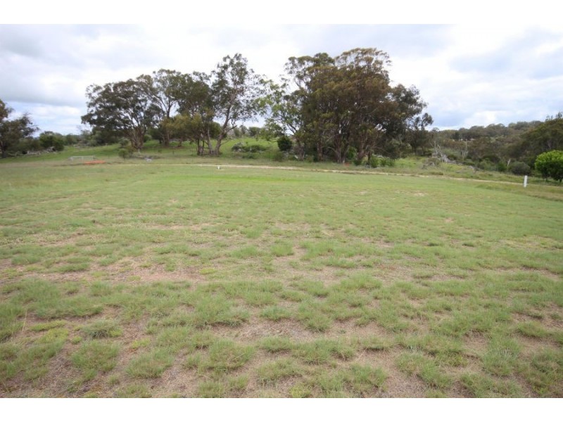 25 Parkes Drive, Tenterfield NSW 2372