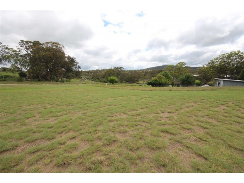 25 Parkes Drive, Tenterfield NSW 2372