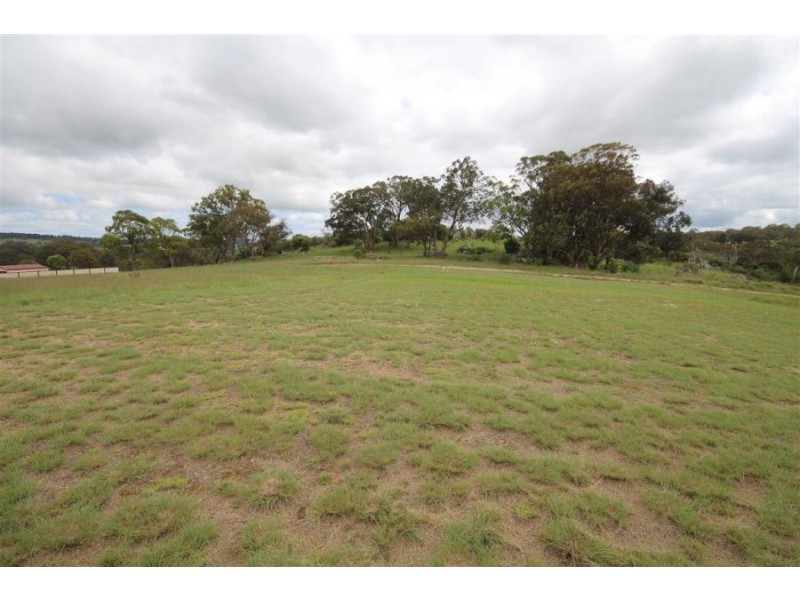 25 Parkes Drive, Tenterfield NSW 2372