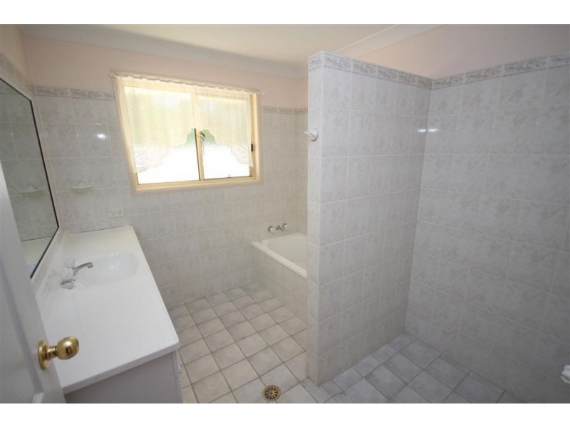 38 East Street, Tenterfield NSW 2372