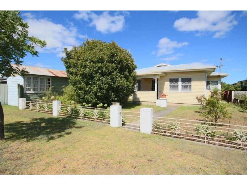 97 Bulwer Street, Tenterfield NSW 2372