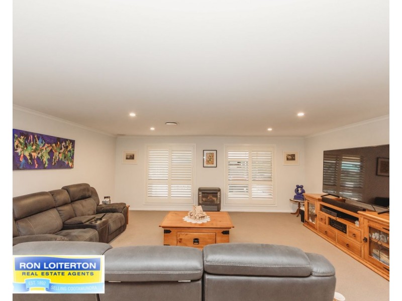 27 Hemet Cres, Cootamundra NSW 2590