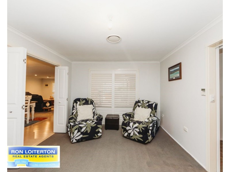 27 Hemet Cres, Cootamundra NSW 2590