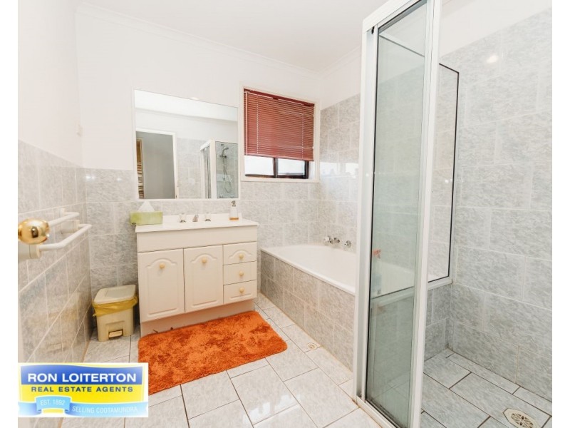 27 Hemet Cres, Cootamundra NSW 2590