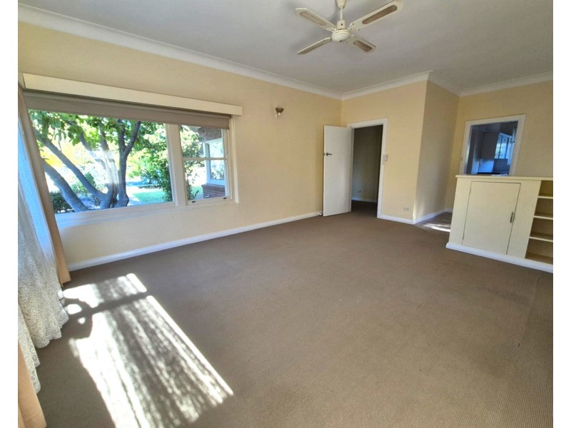 69 Crown St, Cootamundra NSW 2590
