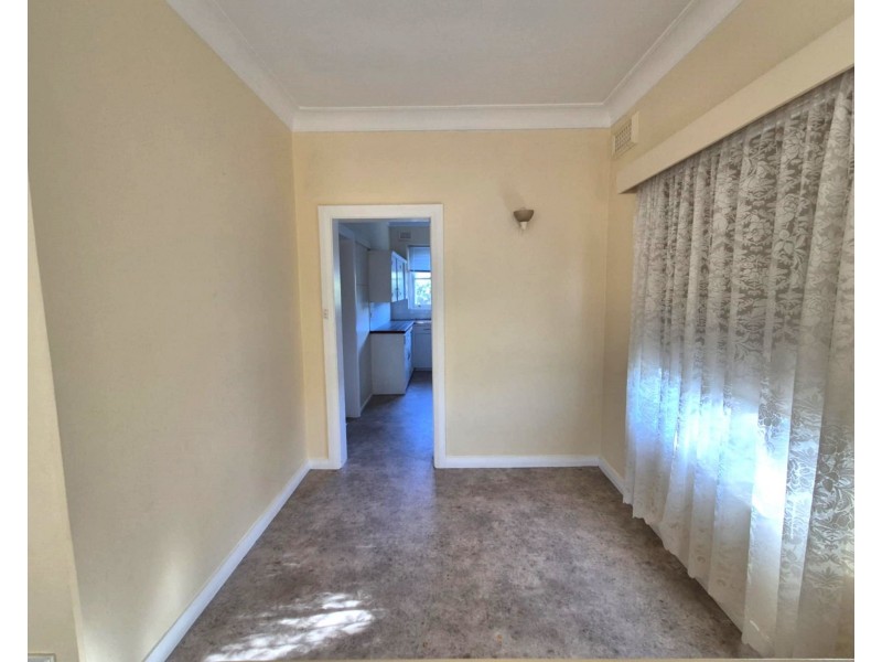 69 Crown St, Cootamundra NSW 2590