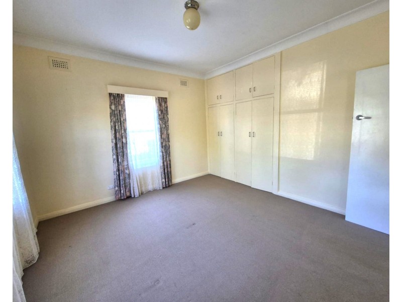 69 Crown St, Cootamundra NSW 2590
