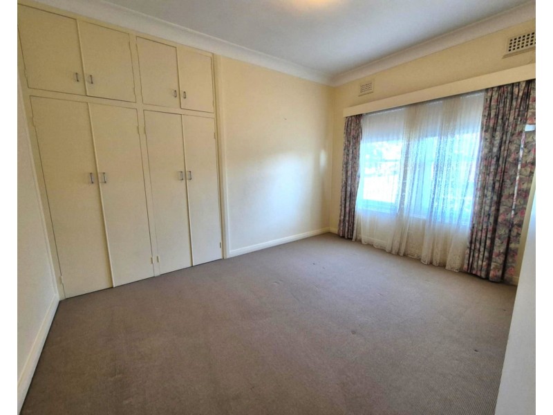 69 Crown St, Cootamundra NSW 2590