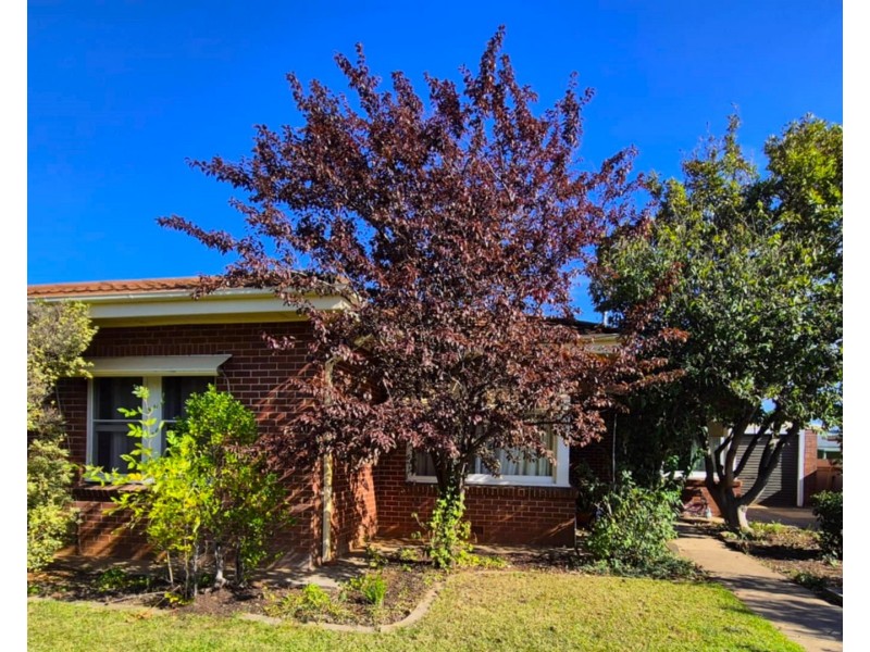 69 Crown St, Cootamundra NSW 2590