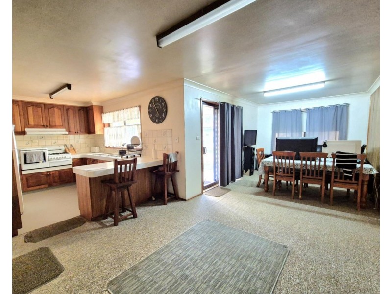 42 Cowcumbla St, Cootamundra NSW 2590