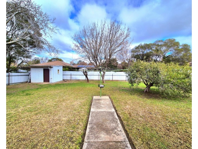42 Cowcumbla St, Cootamundra NSW 2590