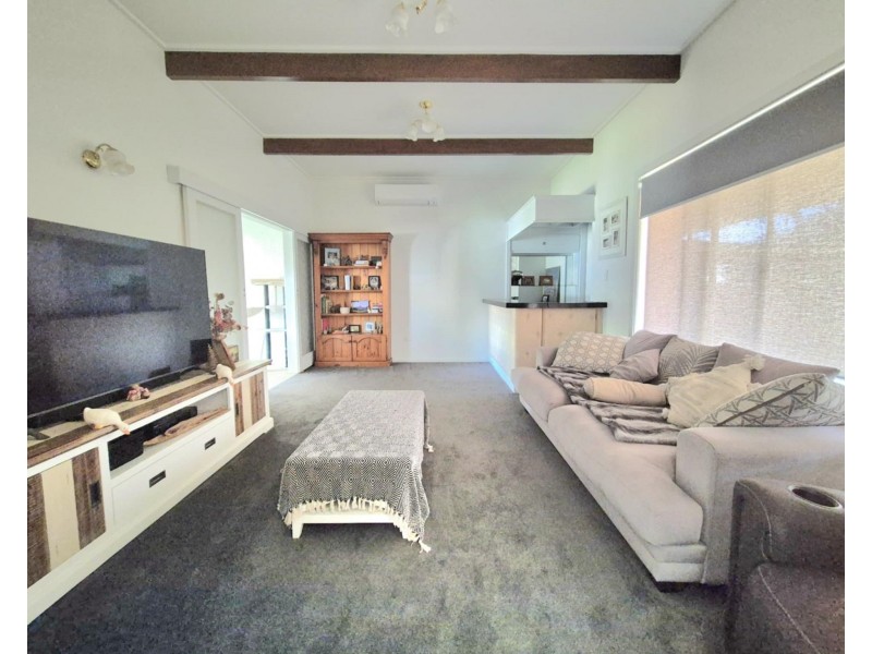 6 Albert St, Cootamundra NSW 2590
