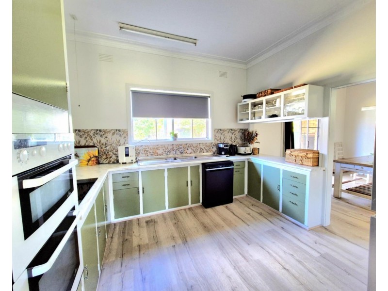 6 Albert St, Cootamundra NSW 2590