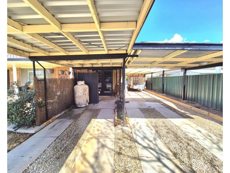 6 Albert St, Cootamundra NSW 2590