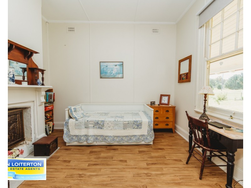 13 Queen St, Wallendbeen NSW 2588
