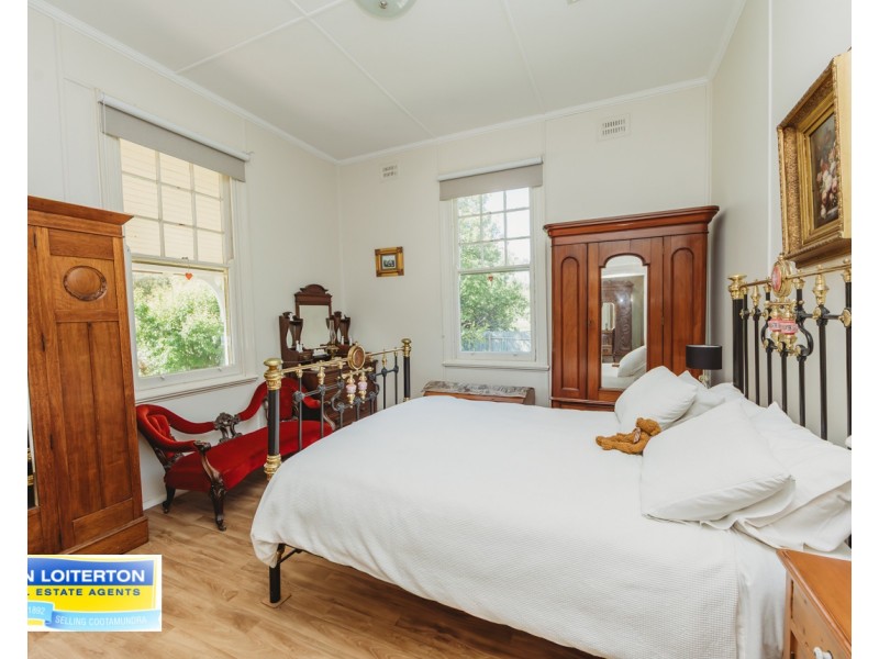 13 Queen St, Wallendbeen NSW 2588