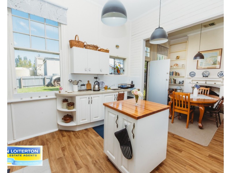 13 Queen St, Wallendbeen NSW 2588