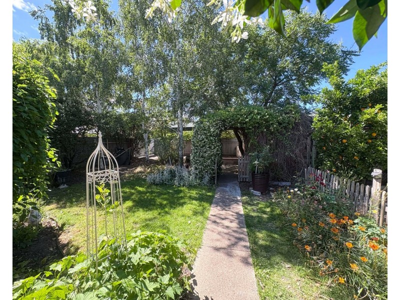 32 Crown St, Cootamundra NSW 2590
