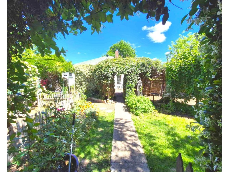 32 Crown St, Cootamundra NSW 2590