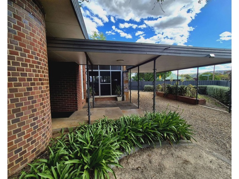 98 Thompson St, Cootamundra NSW 2590