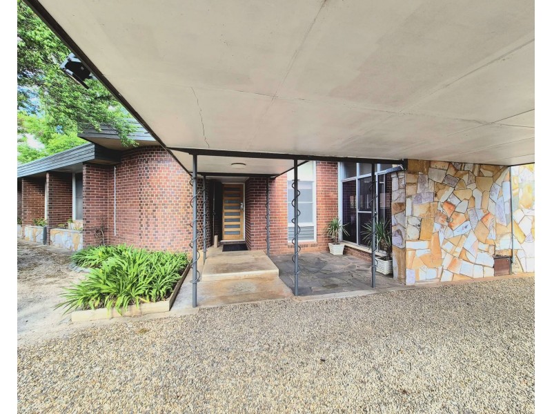 98 Thompson St, Cootamundra NSW 2590