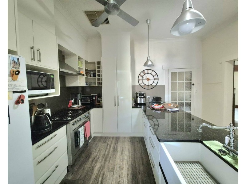 82 Sutton St, Cootamundra NSW 2590