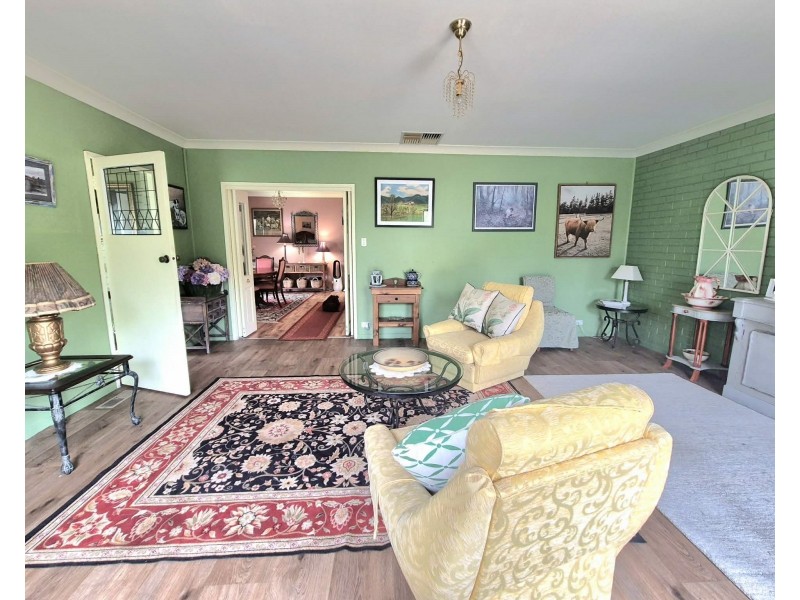 11 Hemet Cres, Cootamundra NSW 2590